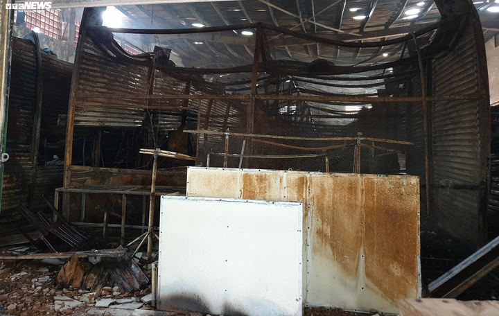 Ảnh: Chợ Thanh Quýt hoang tàn sau vụ cháy thiêu rụi 96 ki ốt - 4