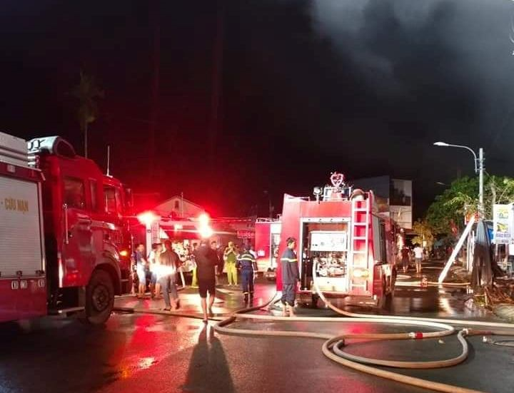 Ảnh: Chợ Thanh Quýt hoang tàn sau vụ cháy thiêu rụi 96 ki ốt - 1