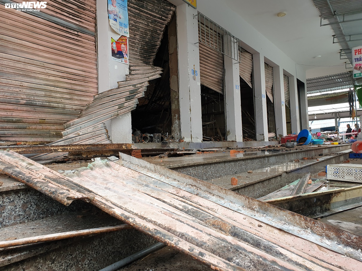 Ảnh: Chợ Thanh Quýt hoang tàn sau vụ cháy thiêu rụi 96 ki ốt - 6