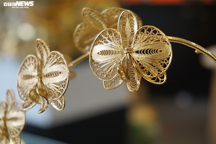 Độc đáo lan hồ điệp mạ vàng, quà tặng 8/3 chỉ dành cho đại gia - 3