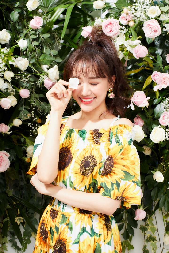 Hari Won gợi cảm, khoe nhan sắc rạng rỡ trong loạt ảnh mới - 4