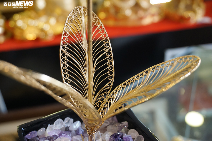 Độc đáo lan hồ điệp mạ vàng, quà tặng 8/3 chỉ dành cho đại gia - 2