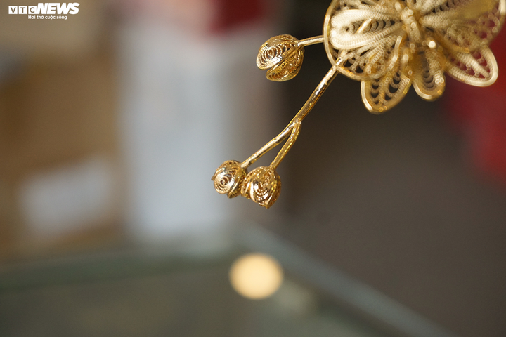 Độc đáo lan hồ điệp mạ vàng, quà tặng 8/3 chỉ dành cho đại gia - 6