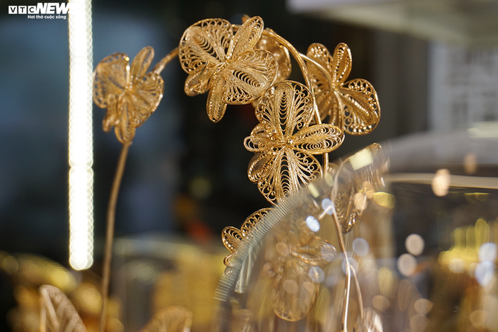 Độc đáo lan hồ điệp mạ vàng, quà tặng 8/3 chỉ dành cho đại gia - 7