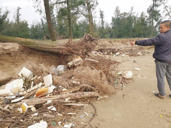 Biển 'ngoạm' làng, dân Hà Tĩnh thấp thỏm lo mất nhà mùa bão đến - 2