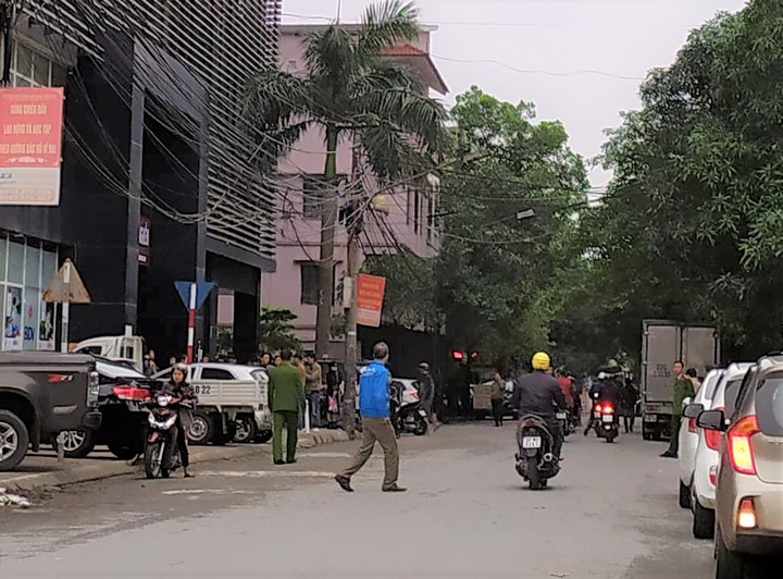 Nam thanh niên rơi từ tầng 13 chung cư xuống đất thiệt mạng - 1