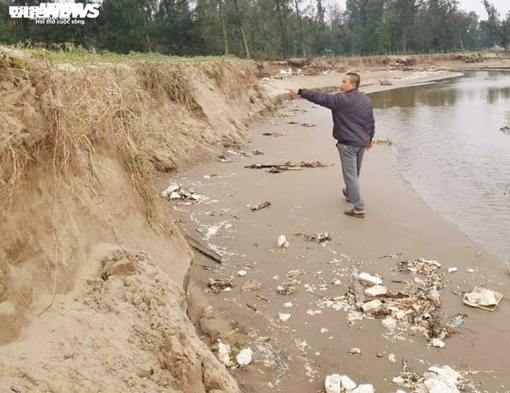 Biển 'ngoạm' làng, dân Hà Tĩnh thấp thỏm lo mất nhà mùa bão đến - 1