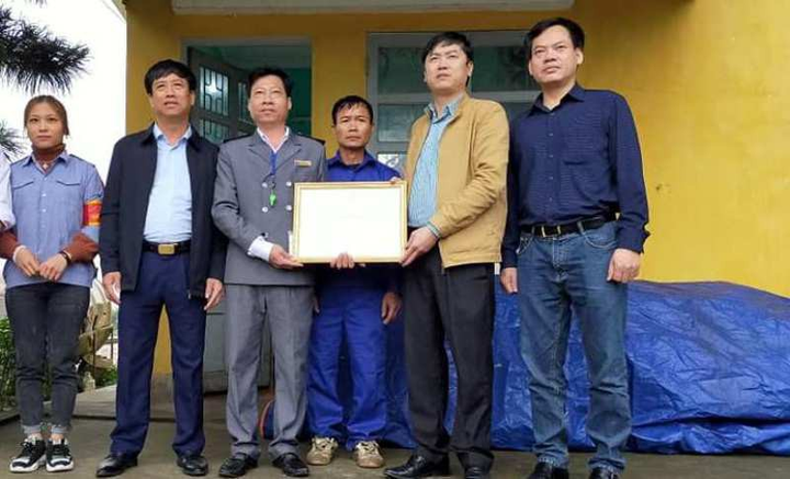 Khen thưởng nhân viên đường sắt ngăn chặn kịp thời vụ tai nạn thảm khốc - 1