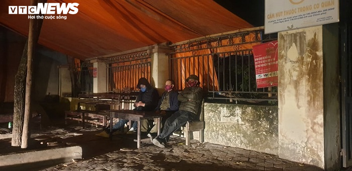 Bố của nữ bệnh nhân thứ 17 dương tính Covid-19 về địa phương được xử trí ra sao? - 2