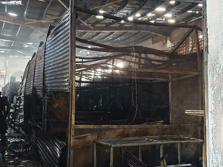 96 ki ốt ở Quảng Nam bị thiêu rụi: Xây chợ tạm cho tiểu thương - 1