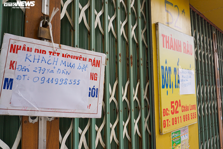 Ảnh: Hàng quán xung quanh phố Trúc Bạch 'cửa đóng then cài' - 4