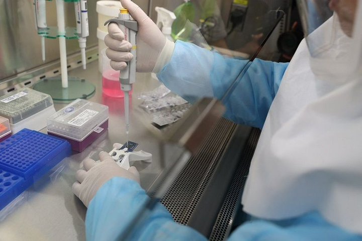 Chưa có bằng chứng các 'loại' virus corona khác nhau ảnh hưởng mức độ nặng của bệnh - 1