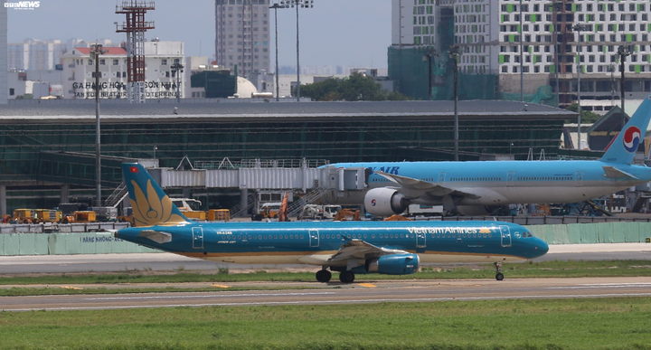 TP.HCM phát thông báo khẩn: Tìm kiếm hành khách trên 2 chuyến bay VN0054 và VN233 - 1