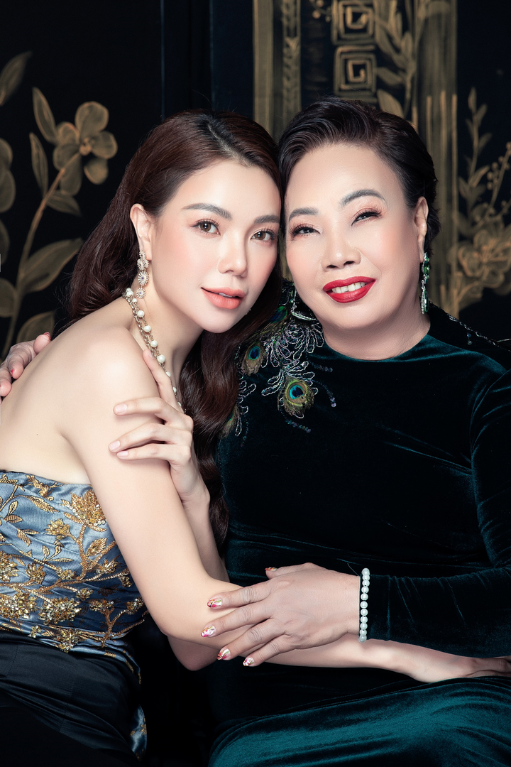 Trà Ngọc Hằng: 'Có con rồi, tôi càng thêm thương và muốn dành nhiều thời gian cho mẹ' - 2