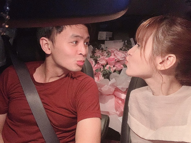 Hòa Minzy và các sao nữ khoe quà ngày 8/3 - 6