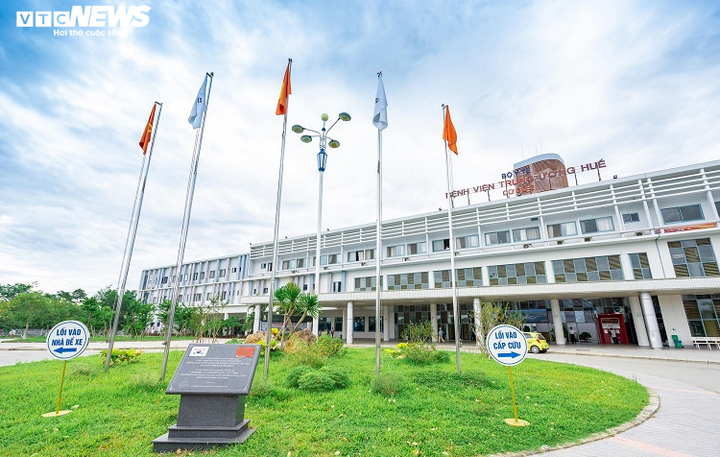 Huế cách ly tại bệnh viện 2 người cùng khoang máy bay với bệnh nhân Covid-19 thứ 17 - 1