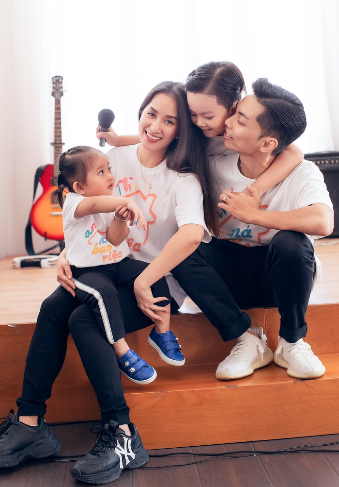 Khoảnh khắc ấm áp của gia đình Khánh Thi - Phan Hiển trong ngày 8/3 - 4