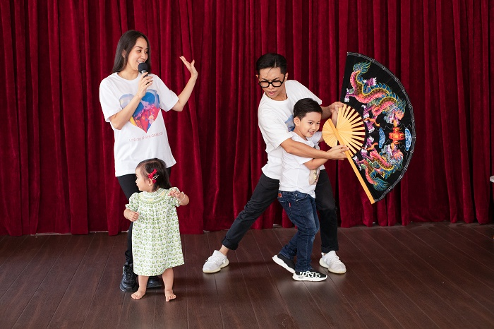 Khoảnh khắc ấm áp của gia đình Khánh Thi - Phan Hiển trong ngày 8/3 - 2