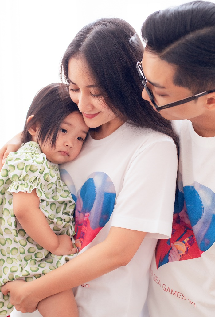 Khoảnh khắc ấm áp của gia đình Khánh Thi - Phan Hiển trong ngày 8/3 - 6