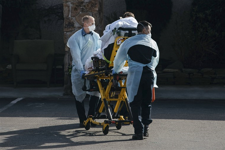  34 bang bùng dịch Covid-19 phơi bày triệt để lỗ hổng hệ thống y tế Mỹ - 1