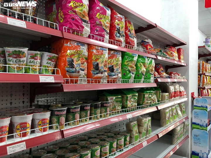 Siêu thị, chợ dân sinh Hà Nội đầy ắp hàng hóa - 3