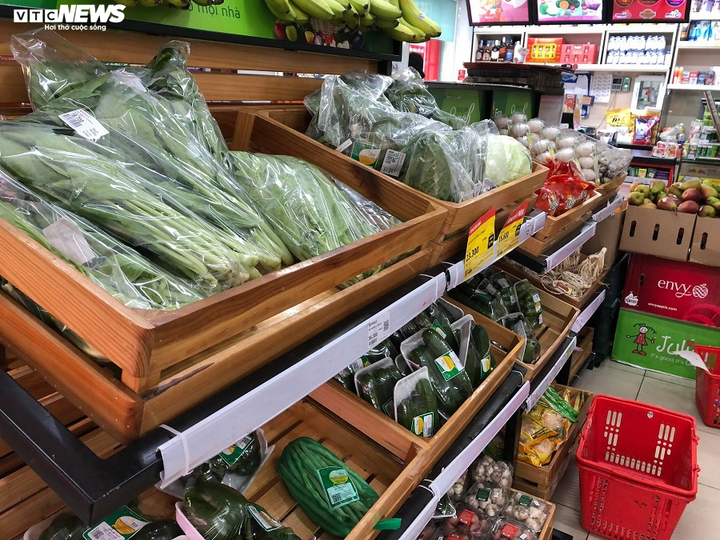 Siêu thị, chợ dân sinh Hà Nội đầy ắp hàng hóa - 4