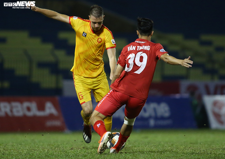 HLV Thanh Hóa: Hải Phòng ghi bàn may mắn, cho sút lại vài lần chưa chắc vào - 1