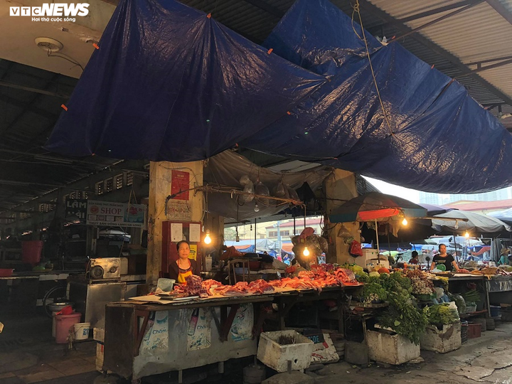 Siêu thị, chợ dân sinh Hà Nội đầy ắp hàng hóa - 13