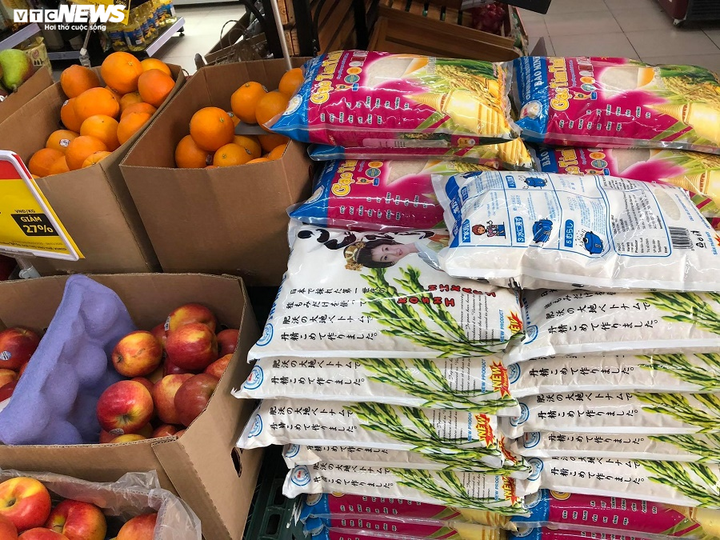 Siêu thị, chợ dân sinh Hà Nội đầy ắp hàng hóa - 6