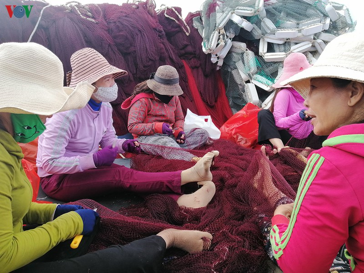 Ảnh: Cuộc sống mưu sinh nhọc nhằn của phụ nữ đảo Lý Sơn - 13