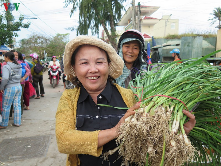 Ảnh: Cuộc sống mưu sinh nhọc nhằn của phụ nữ đảo Lý Sơn - 8