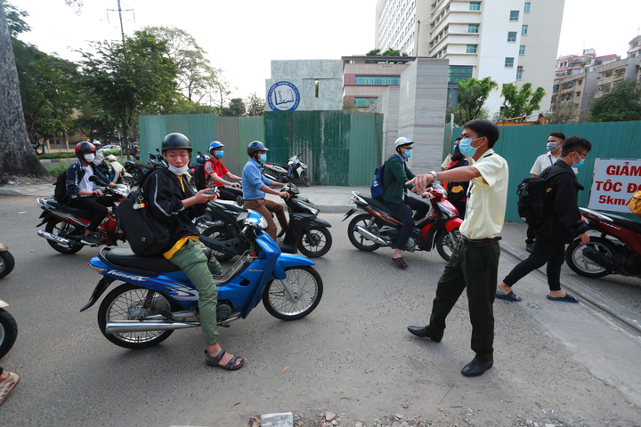 Vì sao Đại học Y Dược TP.HCM cho sinh viên đến trường giữa dịch Covid-19? - 4