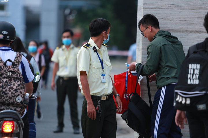 Vì sao Đại học Y Dược TP.HCM cho sinh viên đến trường giữa dịch Covid-19? - 7