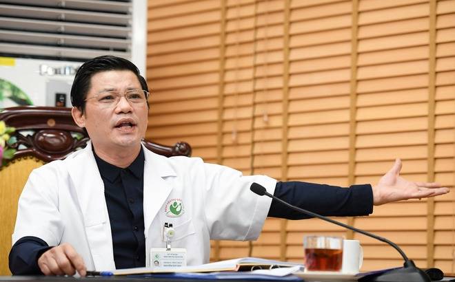 Bác sĩ Bệnh viện Phụ sản Hà Nội nhận phong bì sẽ bị đình chỉ, chụp ảnh dán tường - 2