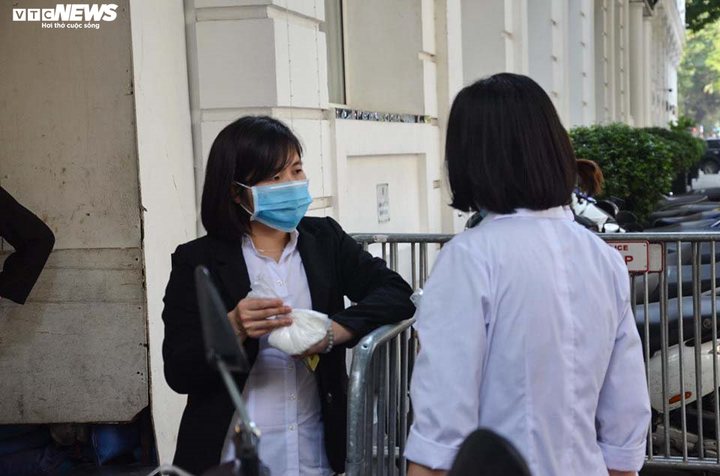 2 khách mắc Covid-19 từng lưu trú, khử khuẩn toàn bộ khách sạn Metropole Hà Nội - 3