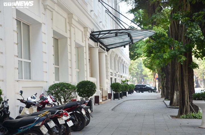 2 khách mắc Covid-19 từng lưu trú, khử khuẩn toàn bộ khách sạn Metropole Hà Nội - 5