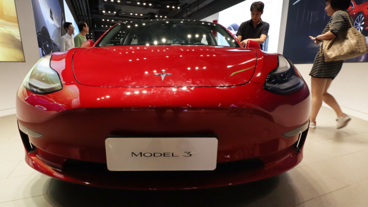 Tesla nguy cơ bị khách hàng khởi kiện - 1