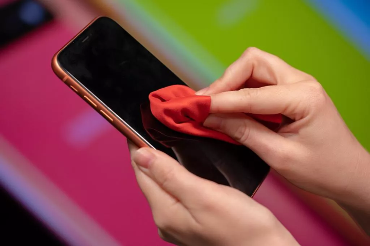 Vệ sinh điện thoại thế nào để ngừa Covid-19? - 1
