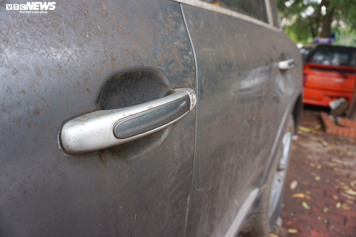 'Tuyệt phẩm' Porsche Cayenne bị xếp xó ở Hà Nội - 7