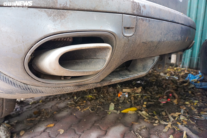 'Tuyệt phẩm' Porsche Cayenne bị xếp xó ở Hà Nội - 14