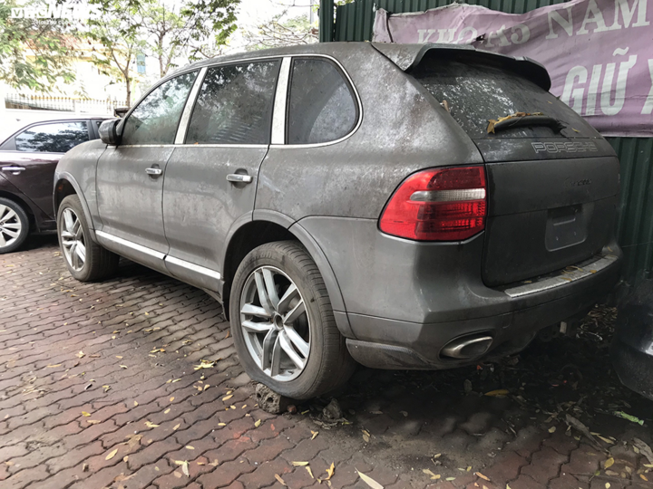 'Tuyệt phẩm' Porsche Cayenne bị xếp xó ở Hà Nội - 2
