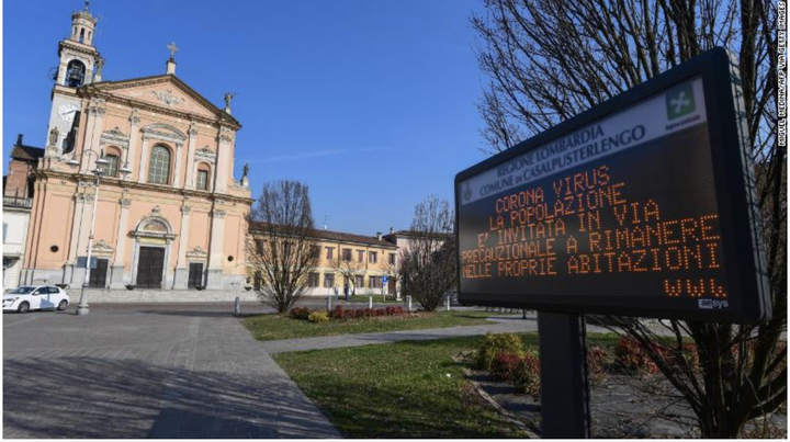 Tổ chức đám tang trong mùa dịch Covid-19, hàng chục người Italy đối mặt án phạt - 1