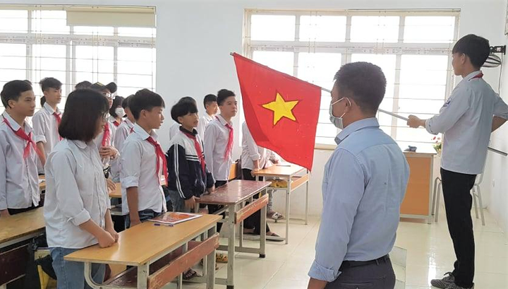 Ảnh: Học sinh mầm non, tiểu học rạng rỡ trở lại trường sau kỳ nghỉ dài vì Covid-19 - 10