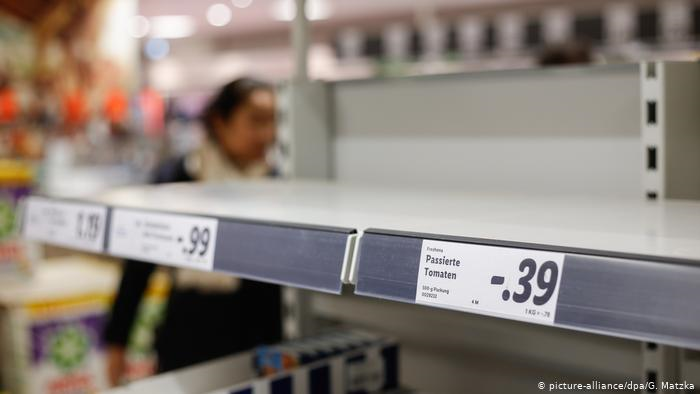 Ảnh: Dịch Covid-19 ảnh hưởng nghiêm trọng thế nào đến đời sống nước Đức? - 7