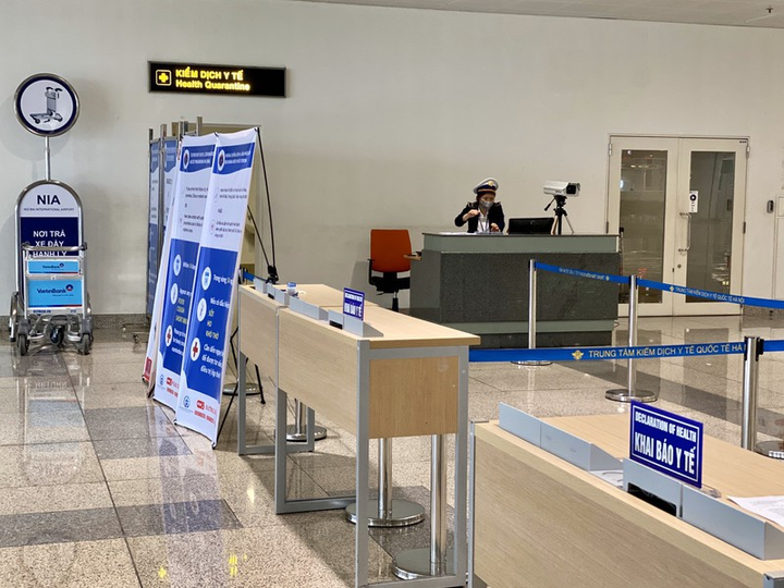 Người mắc Covid-19 'lọt' qua sân bay Nội Bài: Hệ thống kiểm dịch có vấn đề? - 2