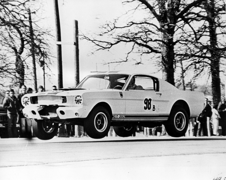 Nguyên mẫu Shelby GT350R 1965 huyền thoại trở lại với giá 3,5 triệu USD - 2