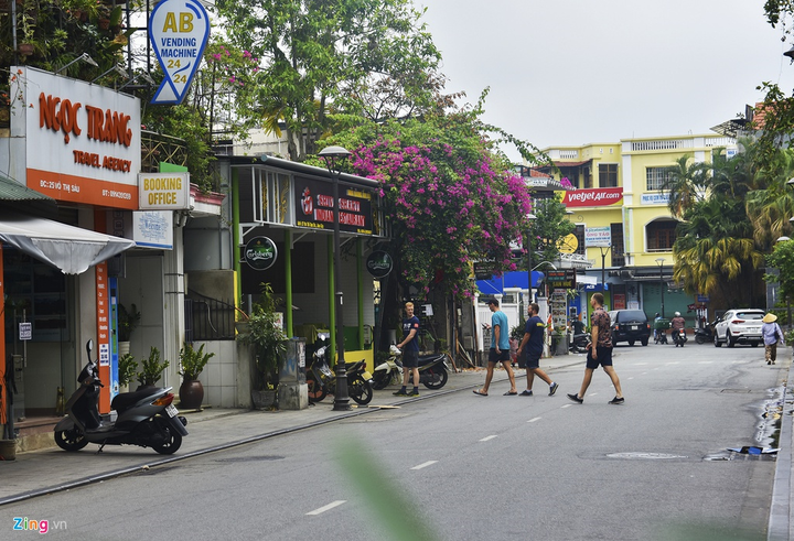Ảnh: Phố Tây ở Huế 'vắng như chùa bà Đanh' khi phát hiện du khách Anh nhiễm Covid-19 - 13