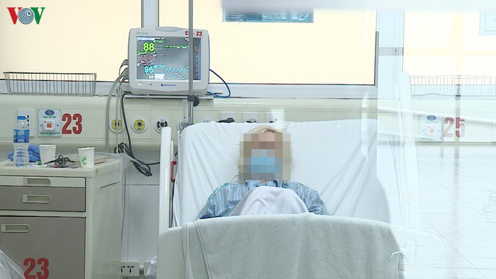 Chỉ còn 2/10 bệnh nhân mắc Covid- 19 điều trị tại Hà Nội còn sốt - 2