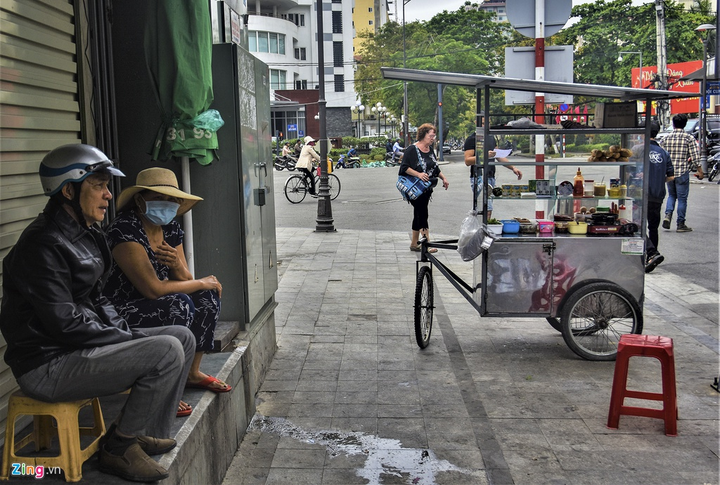 Ảnh: Phố Tây ở Huế 'vắng như chùa bà Đanh' khi phát hiện du khách Anh nhiễm Covid-19 - 11