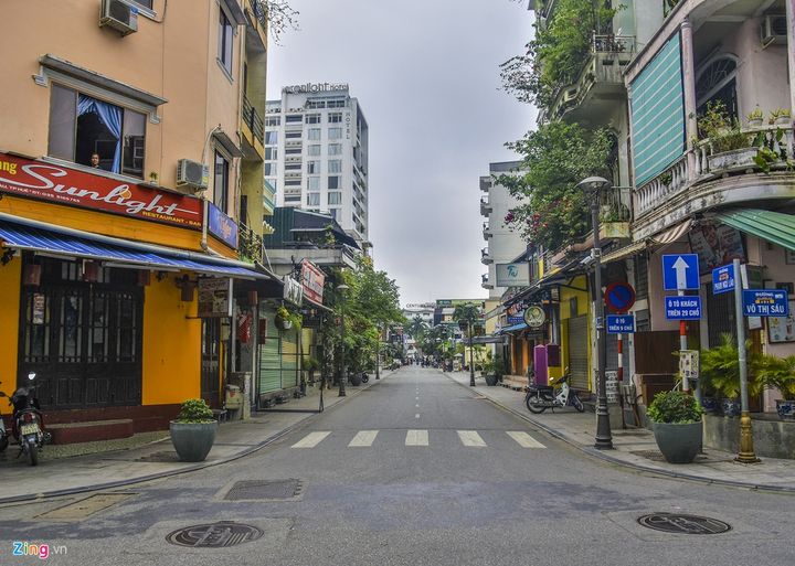 Ảnh: Phố Tây ở Huế 'vắng như chùa bà Đanh' khi phát hiện du khách Anh nhiễm Covid-19 - 5